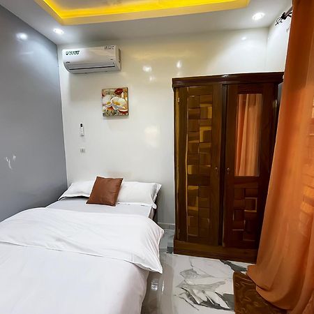 Villa Adja Nafy A Saly Gandigal Buitenkant foto