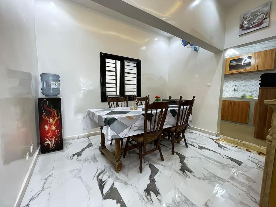 Villa Adja Nafy A Saly Gandigal Buitenkant foto
