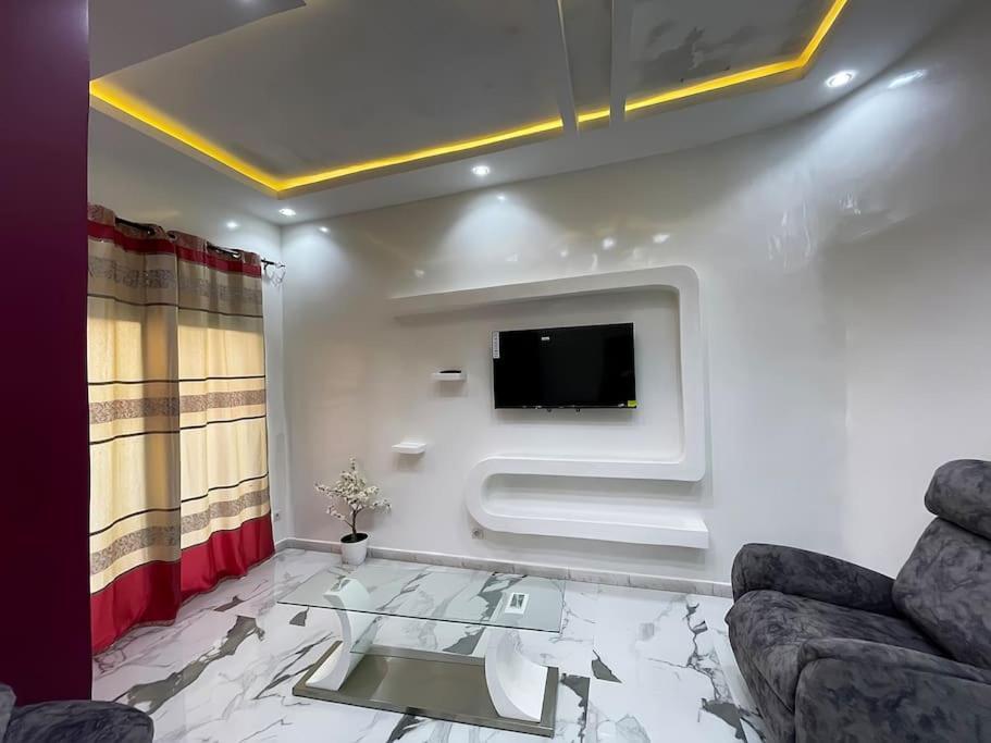 Villa Adja Nafy A Saly Gandigal Buitenkant foto